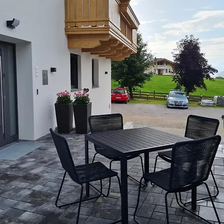 Apartment L I